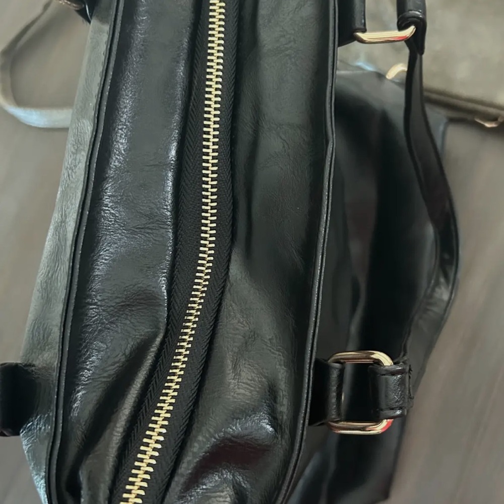 COPY - Softest Vegan Leather Convertible Crossbody Bag - Picture 7 of 11